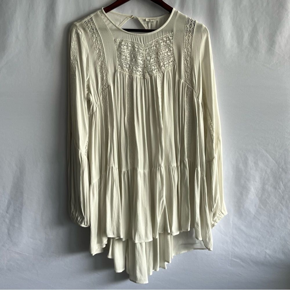 Urban Outfitters En Creme White Crochet Top with Open Back - Picture 2 of 7